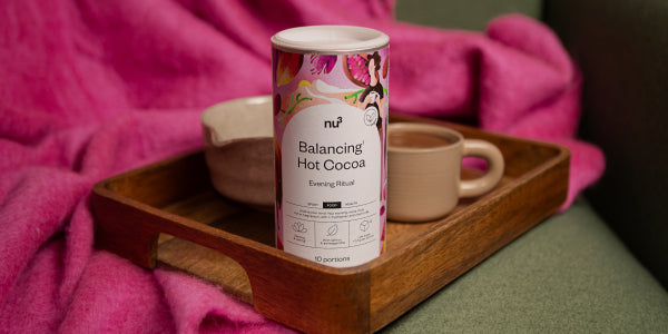 Plateau avec tasse et boîte nu3 Balancing Hot Cocoa